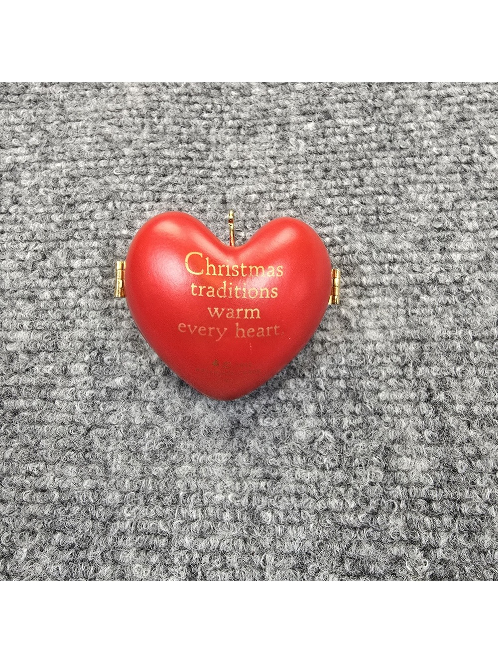Hallmark Keepsake Heart of Christmas 1992 3rd in Series Hinged Ornament Box - Picture 4 of 6